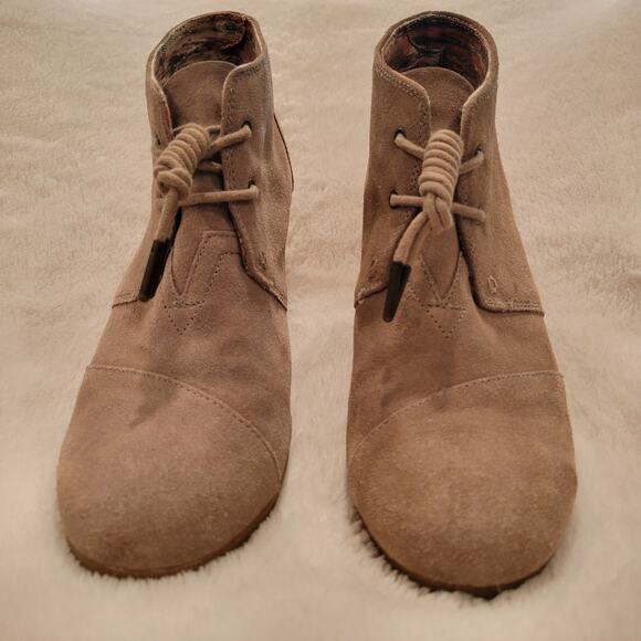 TOMS Womens Desert Wedge Suede Taupe Ankle High Heel Bootie✨️9.5 - Picture 2 of 16